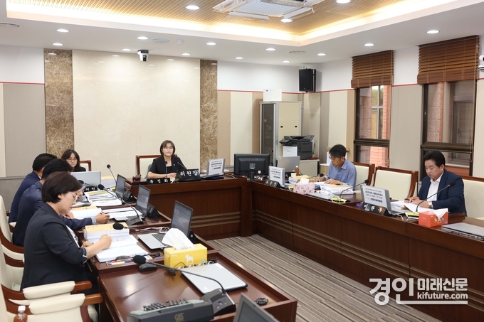 평택시의회 산업건설위원회가 2025 행정사무감사를 진행하고 있다. <사진=평택시의회>