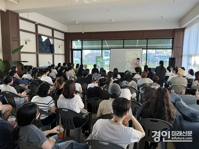 양평군정신건강복지센터가 청년 정신건강 특강을 개최하고 있다. <사진=양평군>