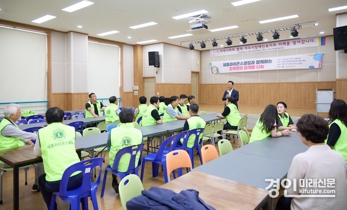 여주시 장애인복지관이 초복을 맞아 400여 명과 함께 삼계탕 나눔 행사를 진행하고 있다. <사진=여주시>