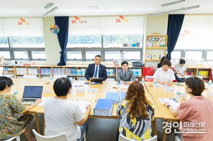 화성시의회 문복위가 현장 간담회를 진행하고 있다. <사진=화성시의회>