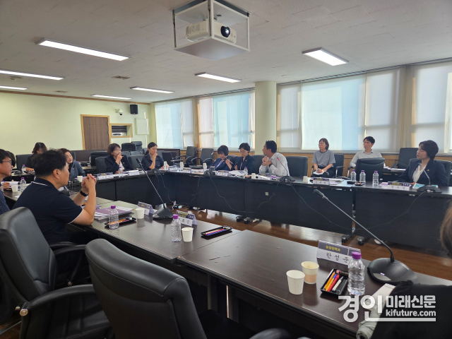 고양시의회 도시브랜드연구회가 정책연구용역 착수보고회 및 세미나를 개최하고 있다. <사진=고양시의회> 