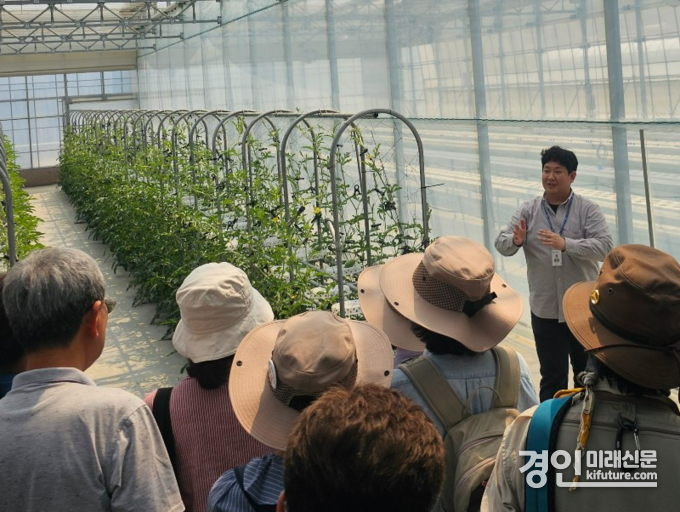 용인시가 지난해 도시농업 교육을 진행하고 있다. <사진=용인시>