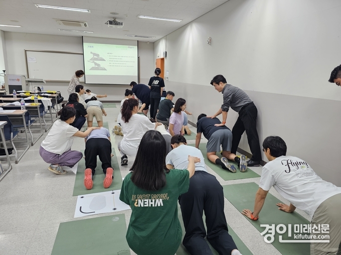 경기교육청이 ‘2025년 학생 불균형 체형 예방 교육 교원 역량 강화 연수’를 실시하고 있다. <사진=경기교육청>