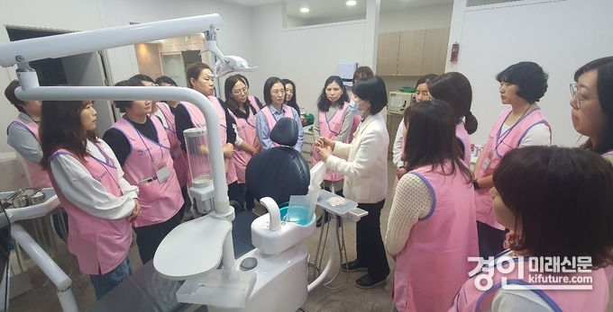 인천 남동구가 치과 진료 지원 실무자 양성과정 교육을 진행하고 있다. <사진=남동구>