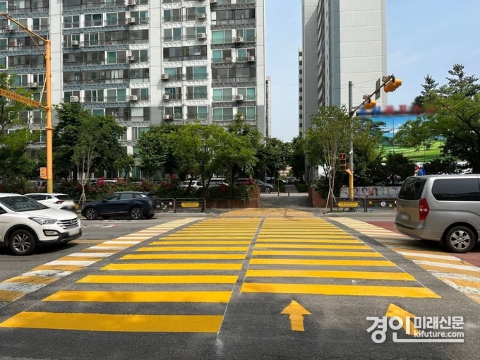 안양시가 어린이 보호구역 내 노란색 횡단보도를 설치한 모습. <사진=안양시>