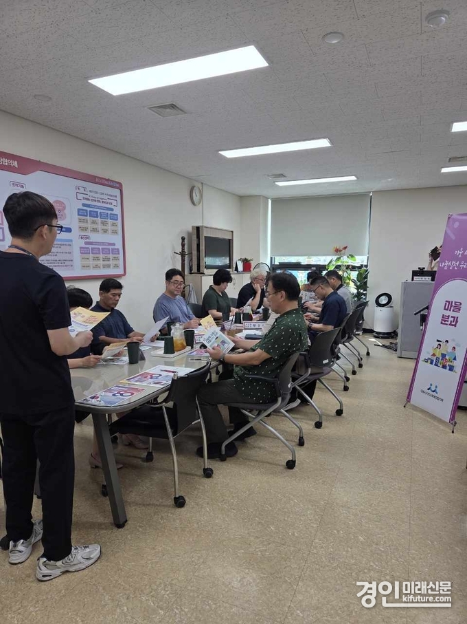 군포시가 군포시지역사회보장협의체 동협의체위원장을 대상으로 고독사예방교육을 실시하고 있다. <사진=군포시>