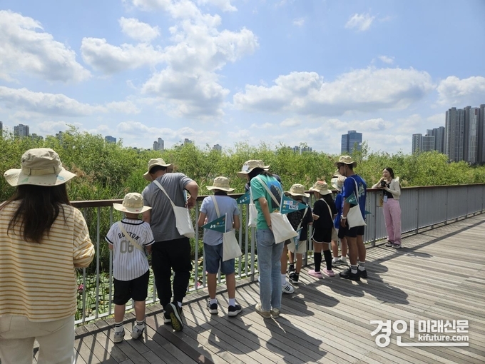 수원시립미술관이 뚜벅이탐사단을 운영하고 있다. <사진=수원시립미술관>