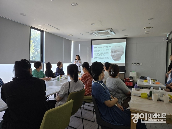 인천 연수구가 커뮤니티시설 안심아파트 ‘찾아가는 감염병 체험교실’을 운영하고 있다. <사진=연수구>