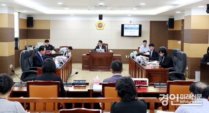 인천시의회가 계산종합의료단지 사업 정상화를 위한 현안을 논의하고 있다. <사진=인천시의회>