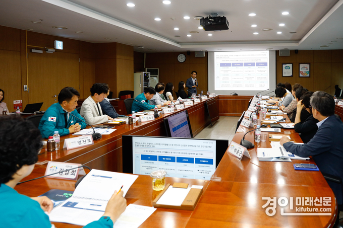 이천시가 미래를 준비하는 투자유치 전략 수립 용역 착수보고회를 열고 있다. <사진=이천시>