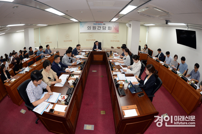오산시의회가 22일 의원간담회를 열고 있다. <사진=오산시의회>