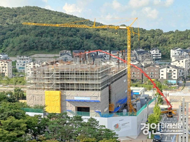 화성특례시의회 신청사 건립 공사 모습. <사진=민경호 기자>