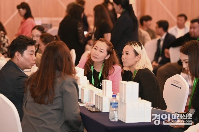 부천시 뷰티기업이 상담 부스를 운영하고 있다. <사진=부천시>