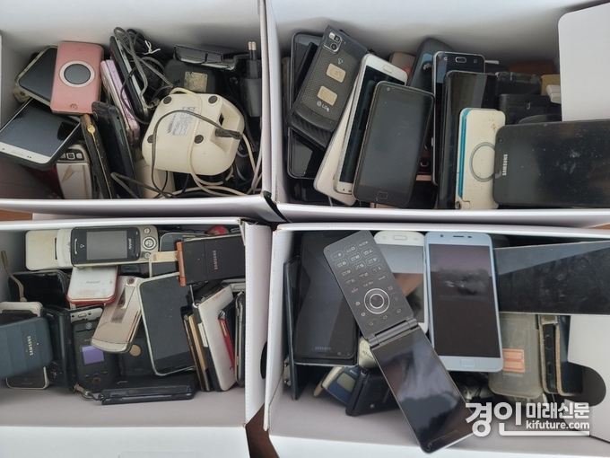 수거한 폐휴대폰 모습. <사진=화성시>