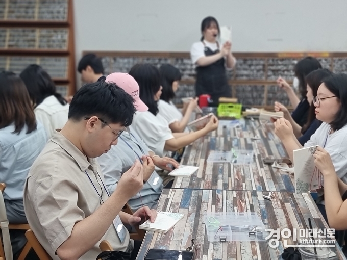 인천 연수구가 민원 담당 공무원 대상으로 ‘힐링 워크숍’을 진행하고 있다. <사진=연수구>