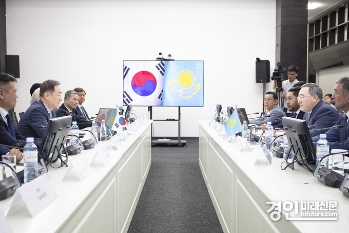 <!--StartFragment -->평택시 방문단이 카자흐스탄 알마티주와 교류의 시간을 갖고 있다. <사진=평택시><!--EndFragment -->