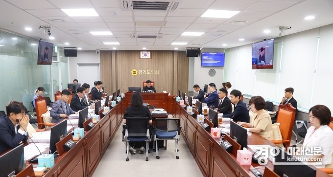 경기도의회 운영위원회가 행정사무감사 일정 등 회의를 열고 있다. <사진=경기도의회>