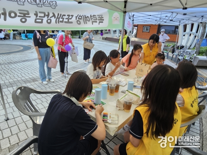 양평군 청소년상담복지센터가 ‘청소년과 함께 그린(Green) 매력양평’ 캠페인을 진행하고 있다. <사진=양평군>