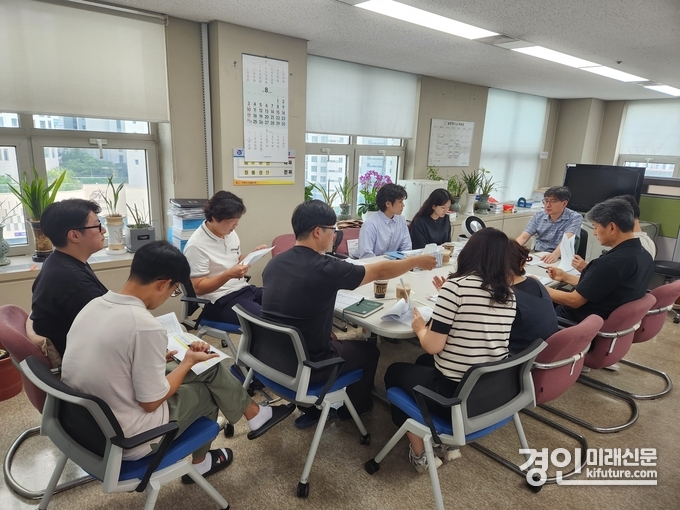 부천시 공사비 절감 전담팀(TF)이 회의를 진행하고 있다. <사진=부천시>