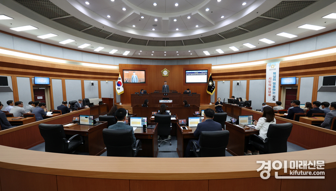 오산시의회가 제296회 임시회를 열고 있다. <사진=오산시의회>