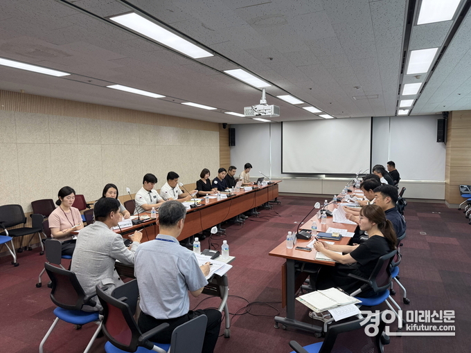 용인시가 개인형 이동장치(PM) 안전문화 정착을 위한 민관 협의체가 회의를 열고 있다. <사진=용인시>