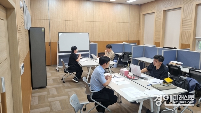시흥도시공사가 중장기 경영전략 수립 사전인터뷰를 실시하고 있다 .<사진=시흥도시공사>