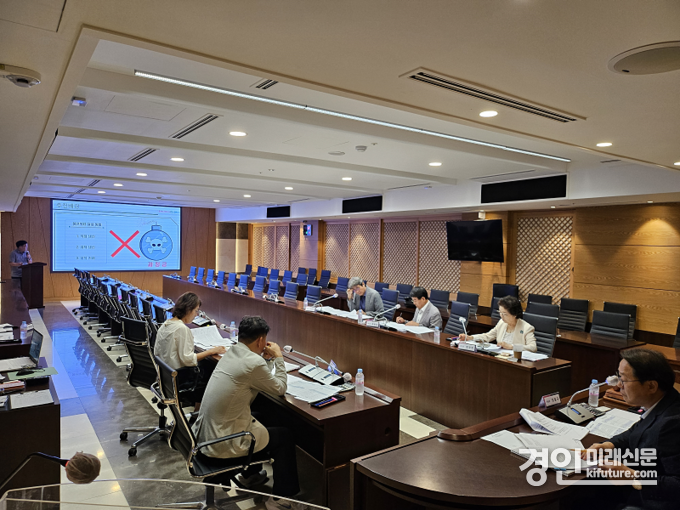 군포시가 성과시상금 심사를 진행하고 있다. <사진=군포시>