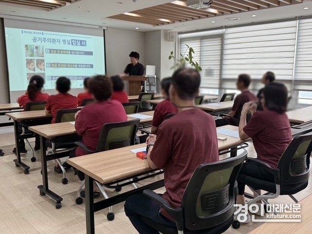 오산시보건소가 2025년 감염취약시설 감염관리 교육을 실시하고 있다. <사진=오산시>