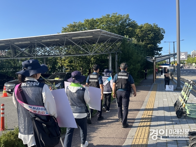 안산시 로보캅순찰대가 순찰활동을 실시하고 있다. <사진=안산시>