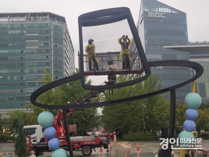 고양시 관계자가 '안전관리'를 점검하고 있다. <사진=고양시>