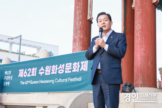 이재준 수원시장이 제62회 수원화성문화제 개막타종 행사에서 인사말을 하고 있다. <사진=수원시>