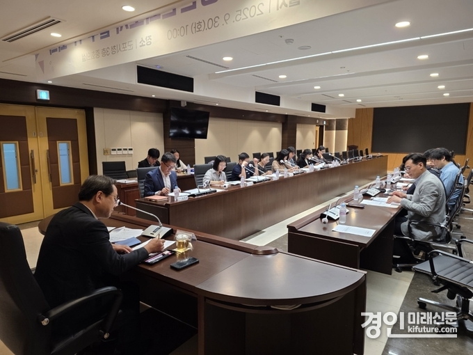 군포시 청년친화도시 실무TF 회의를 진행하고 있다. <사진=군포시>