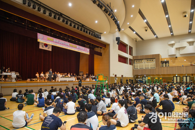 남양주시가 제9회 남양주시장배 여성스포츠 배드민턴대회를 개최하고 있다. <사진=남양주시>