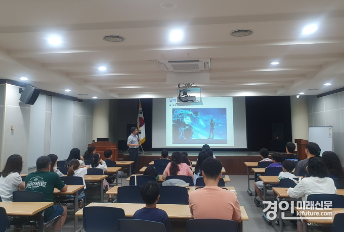 군포시 대야도서관 누리천문대가 월간천문학 강의를 진행하고 있다. <사진=군포시>