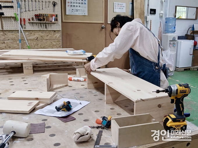 나눔목공소 운영 모습. <사진=시흥시>