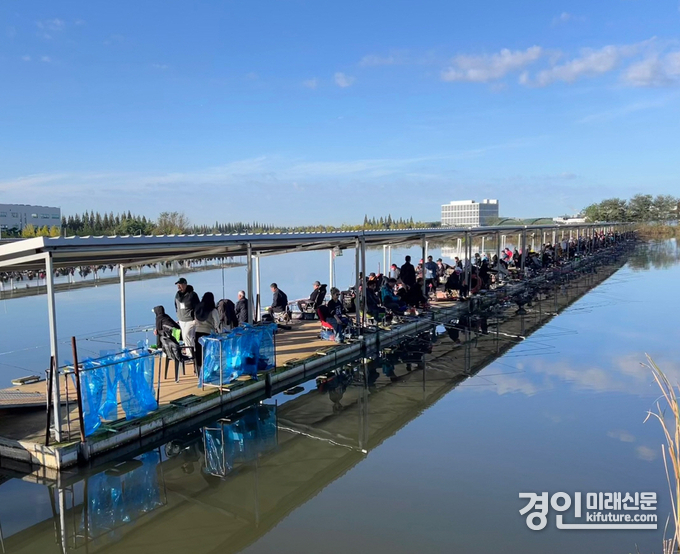 화성시가 지난 24일 제16회 화성시장배 전국 민물낚시대회를 개최하고 있다. <사진=화성시>