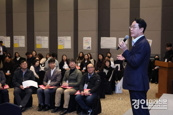 정명근 화성특례시장이 지난 27일 열린 화성특례시 중장년 남성 자살예방을 위한 100인 토론회에서 발언하고 있다. <사진=화성시>