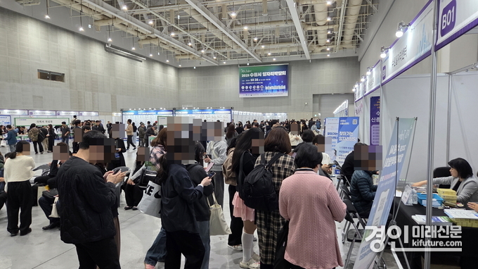 수원시가 ‘AI로 JOB자’ 2025 수원시 일자리박람회를 개최하고 있다. <사진=수원시>