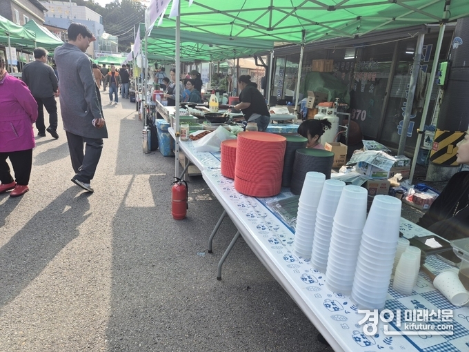 양평군이 가을 축제에서 다회용기를 사용하고 있다. <사진=양평군>