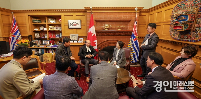 경기도의회 친선의원연맹이 캐나다 BC주의회 관계자와 만남을 갖고 있다. <사진=경기도의회>