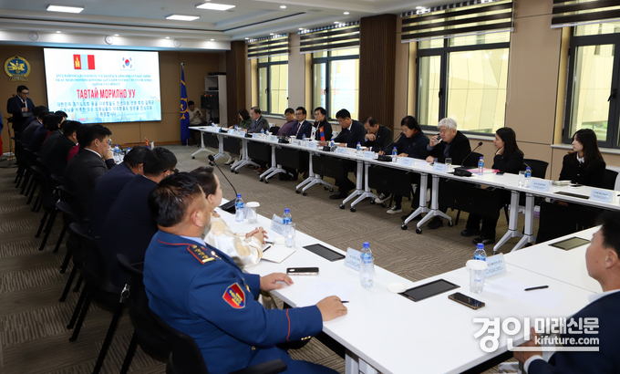 경기도의회 몽골 다르항올도 친선의원연맹 대표단이 다르항올도의회를 공식 방문하고 있다. <사진=경기도의회>