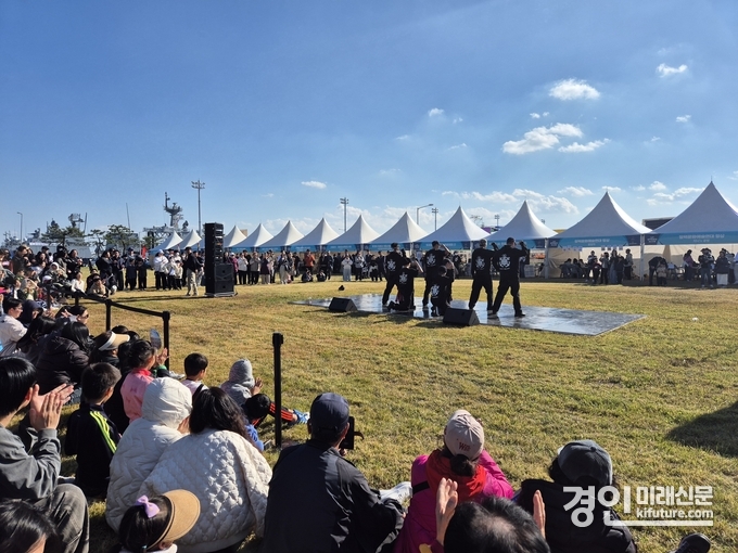 평택시가 해군2함대 연병장에서 평택해양페스티벌을 개최하고 있다. <사진=평택시>