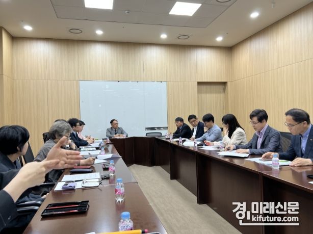 박재용 의원이 지난 24일 '장애인 기회소득' 조례 제정 관련 정담회를 실시하고 있다. <사진=경기도의회>