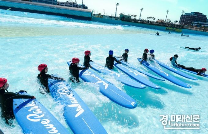 시흥시가 지난 3일 '시흥꿈나무 세계 속으로! 해외견학체험단' 사전 교육을 실시하고 있다. <사진=시흥시>