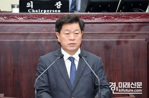 박승원 광명시장이 광명시의회에서 시정연설을 하고 있다. <사진=광명시>