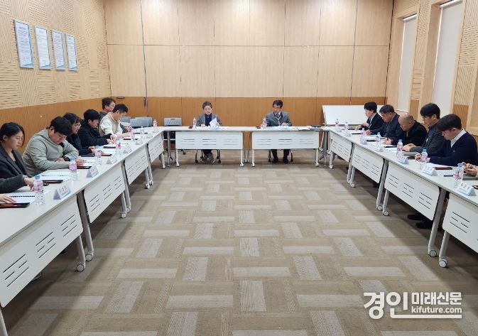 시흥도시공사가 2024년 1/4분기 산업안전·보건위원회 회의를 열고 있다. <사진=시흥도시공사>