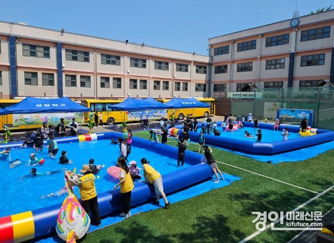 경기주택도시공사가 하남 성광학교 물놀이 행사를 지원하고 있다. <사진=GH>