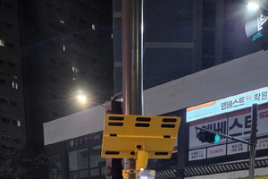 시흥시, '쓰레기 무단투기'... 이동식 감시카메라와 로고 라이트 결합 감시