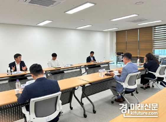 평택산업진흥원이 일자리창출분과 간담회 및 업무협약 체결을 하고 있다. <사진=평택산업진흥원>