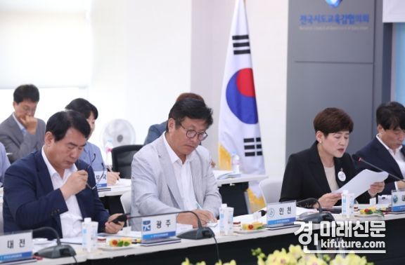 도성훈 인천광역시교육감(왼쪽 2번째). <사진=인천시교육청>
